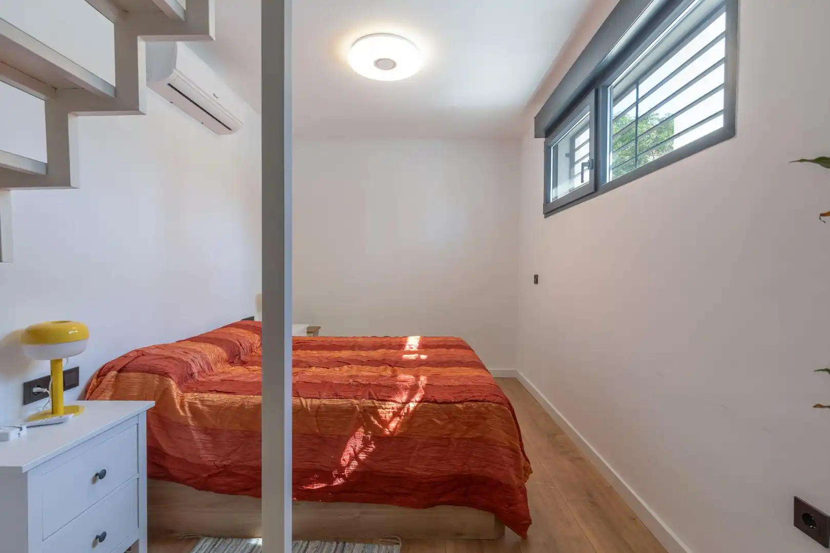 Habitación de Planta baja en venta en Granada con Aire acondicionado, Calefacción y Amueblado