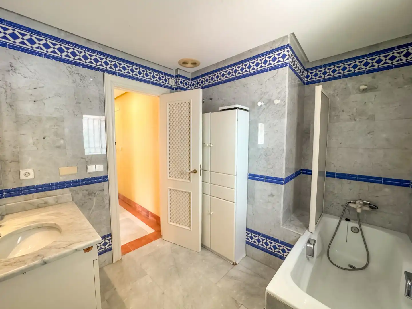 Bathroom of Duplexes for rent in Santa Pola  with Air Conditioner, Private garden and Terrace