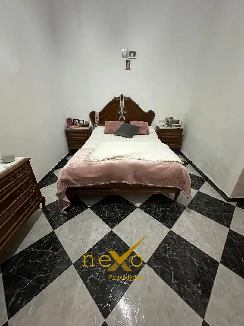 Habitación de Casa o chalet en venta en Lora del Río con Balcón