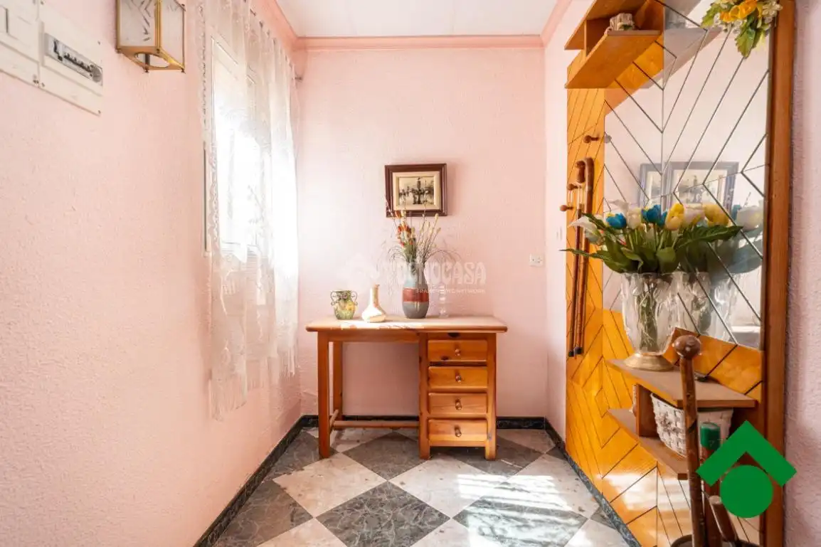 Casa aparellada en venda a Santa Adela - Parque Leyva Loro