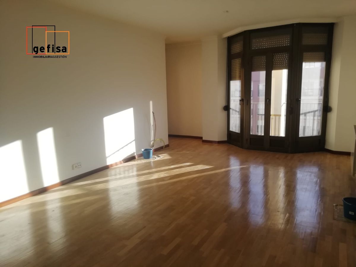 Sala d'estar de Pis en venda en Valdepeñas amb Calefacció, Parquet i Terrassa