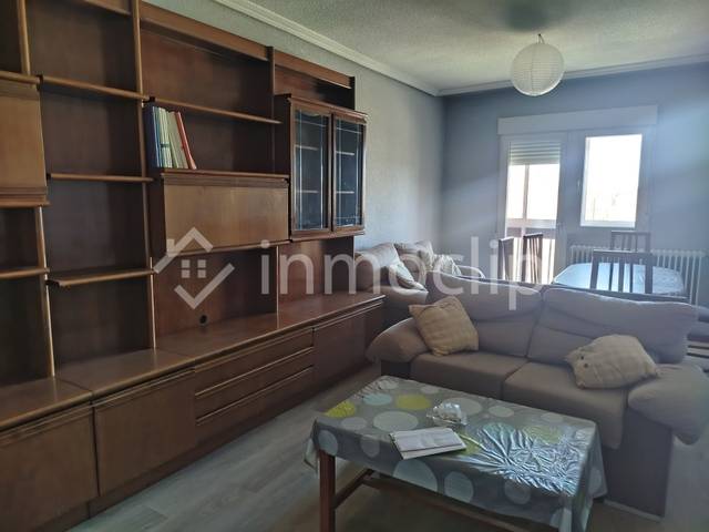 Piso en Alquiler en CALLE MAESTRO VALVERDE en Tormes - La Vega