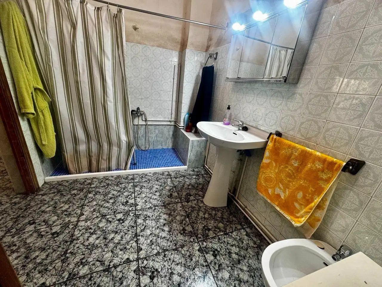 Bathroom of Houses for sale in Crevillent  with Air Conditioner, Terrace and Storage room