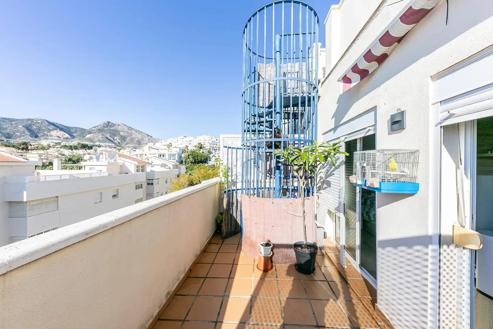 Vista exterior de Dúplex en venta en Benalmádena con Aire acondicionado, Calefacción y Jardín privado