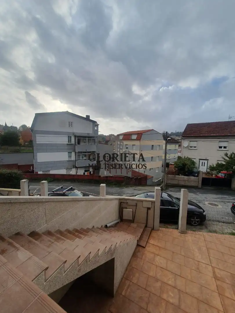 Vista exterior de Casa adosada en venda en Vigo  amb Calefacció, Parquet i Terrassa