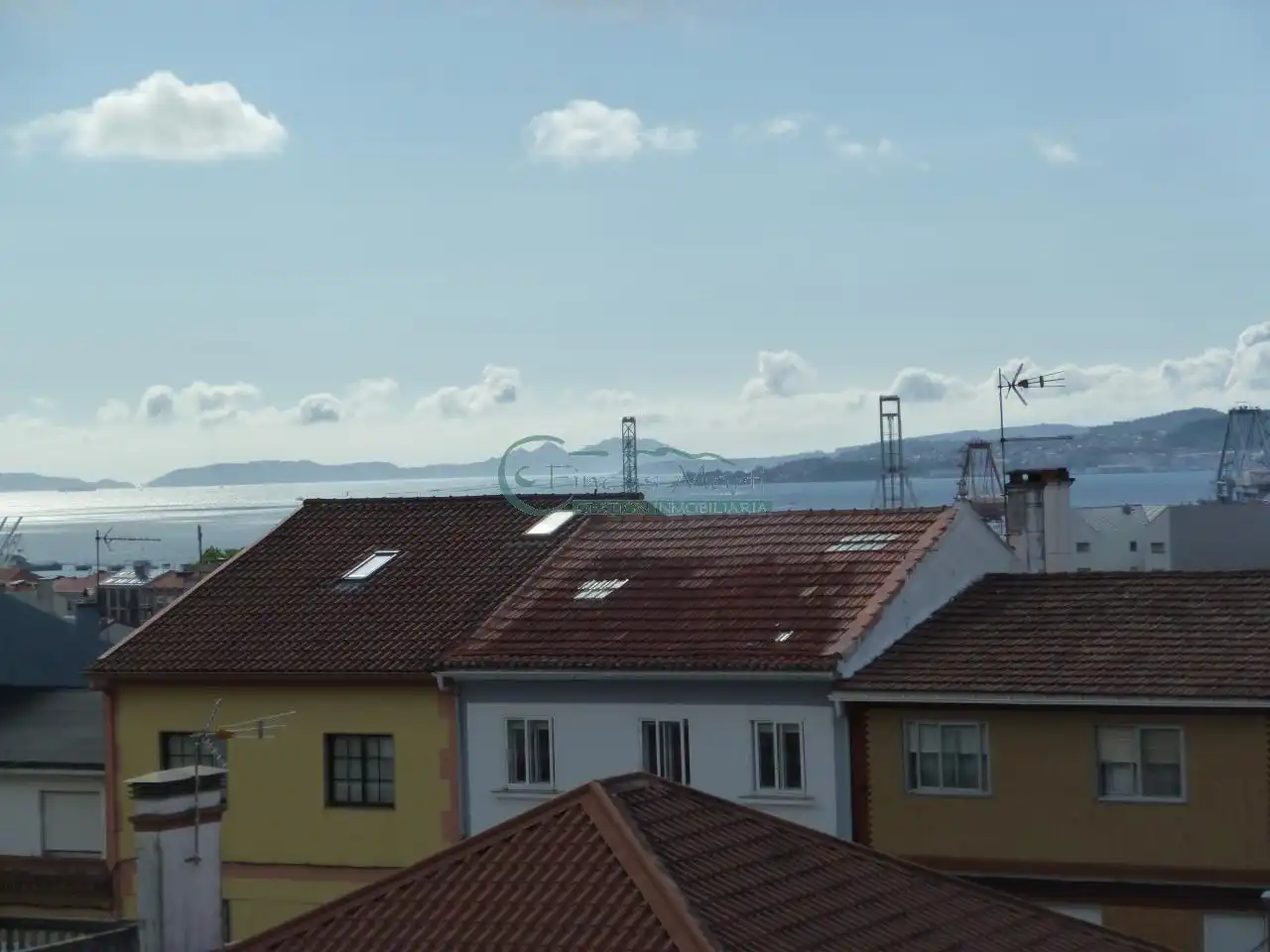 Vista exterior de Piso en venta en Vigo  con Calefacción y Balcón