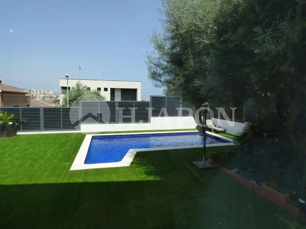 Piscina de Casa o xalet en venda en Alella amb Aire condicionat, Calefacció i Jardí privat