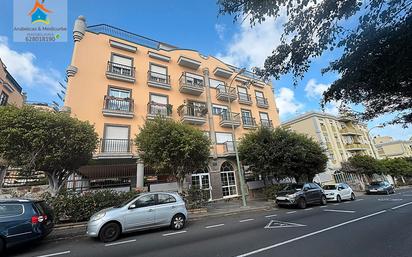 Exterior view of Flat for sale in Las Palmas de Gran Canaria  with Air Conditioner, Balcony and Community pool