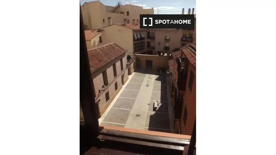 Exterior view of Flat for rent in Alcalá de Henares  with Air Conditioner, Heating and Furnished