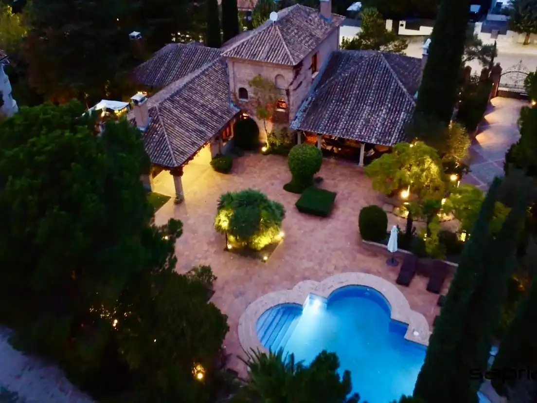 Vista exterior de Casa o chalet en venta en Las Rozas de Madrid con Aire acondicionado, Calefacción y Jardín privado