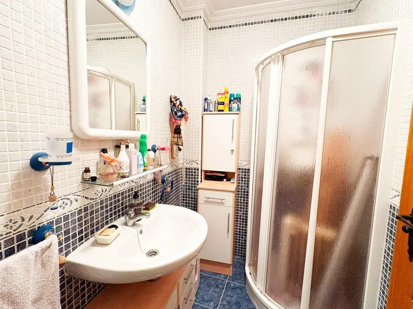 Baño de Casa o chalet en venta en Navarredonda de la Rinconada con Terraza, Trastero y Amueblado