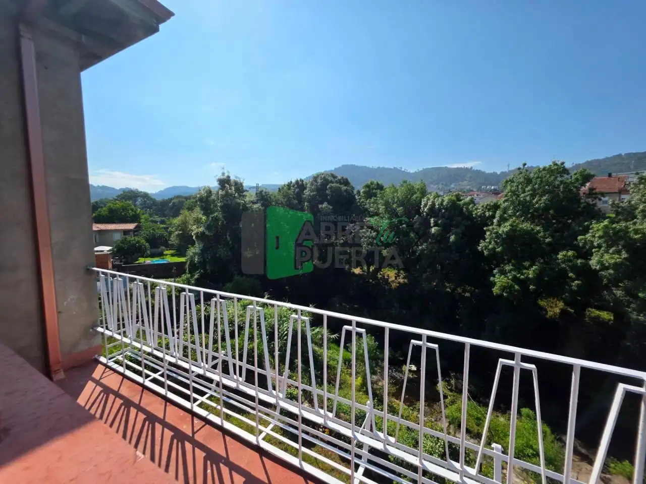 Vista exterior de Casa o xalet de lloguer en Ourense Capital  amb Calefacció i Moblat