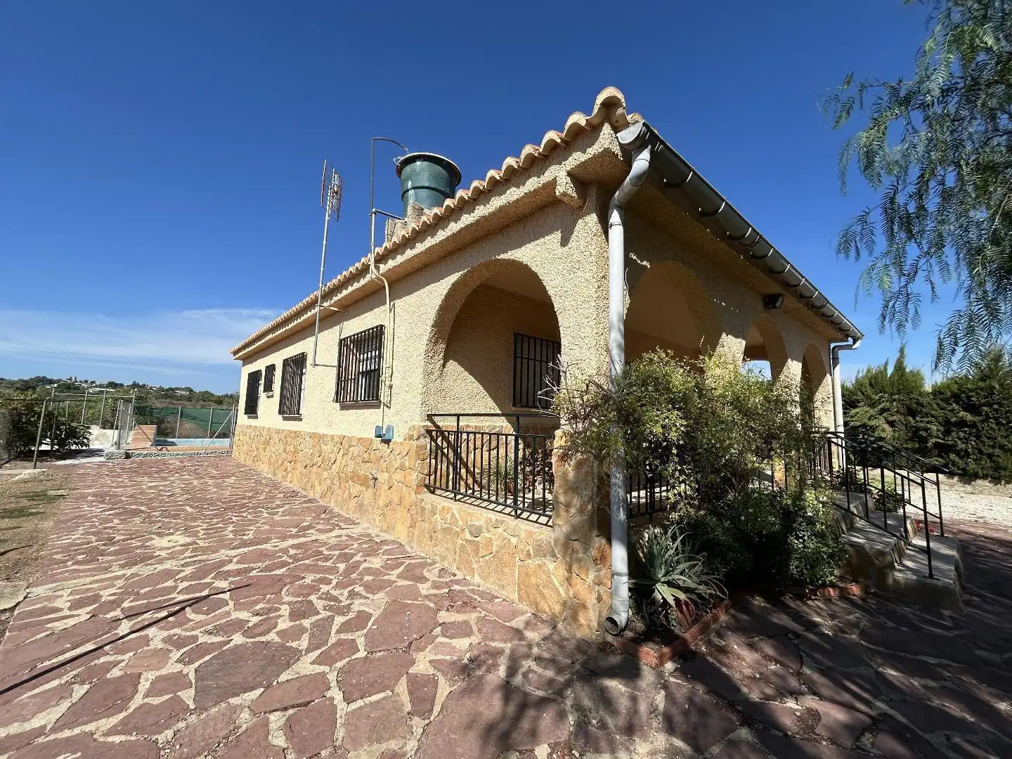 Exterior view of Houses for sale in Torrent