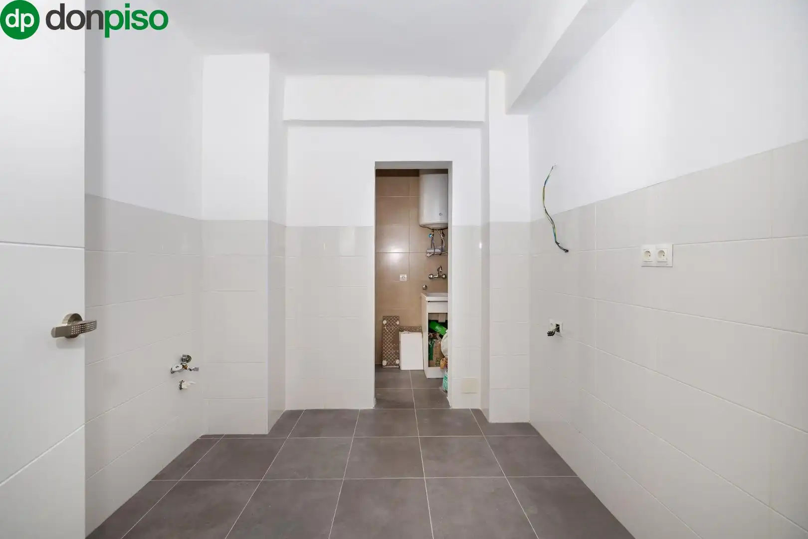 Bathroom of Flat for sale in Granada  with Terrace and Balcony