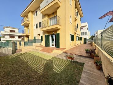 Pis amb jardí de lloguer a CARRER CERVANTES 1