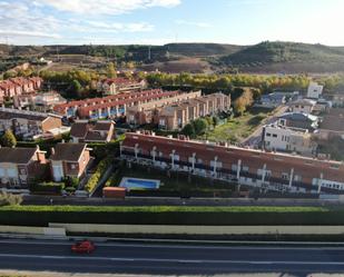 Exterior view of Single-family semi-detached for sale in Villamediana de Iregua  with Terrace and Balcony