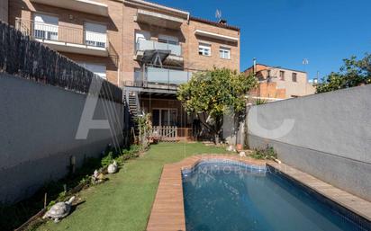 Piscina de Casa o xalet en venda en Sabadell amb Aire condicionat, Calefacció i Jardí privat