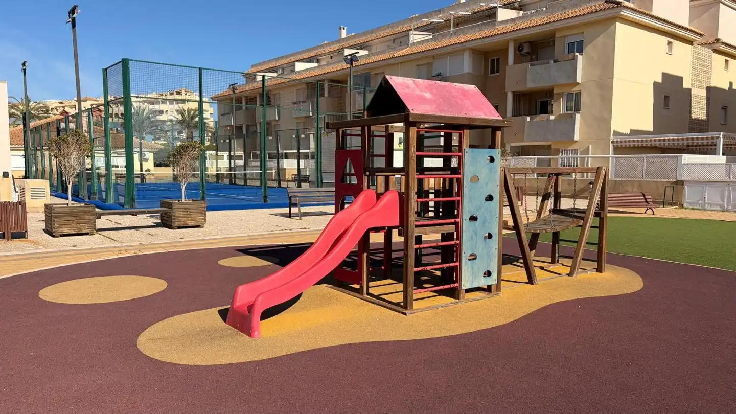 Parking de Apartamento en venta en La Manga del Mar Menor con Aire acondicionado, Terraza y Trastero