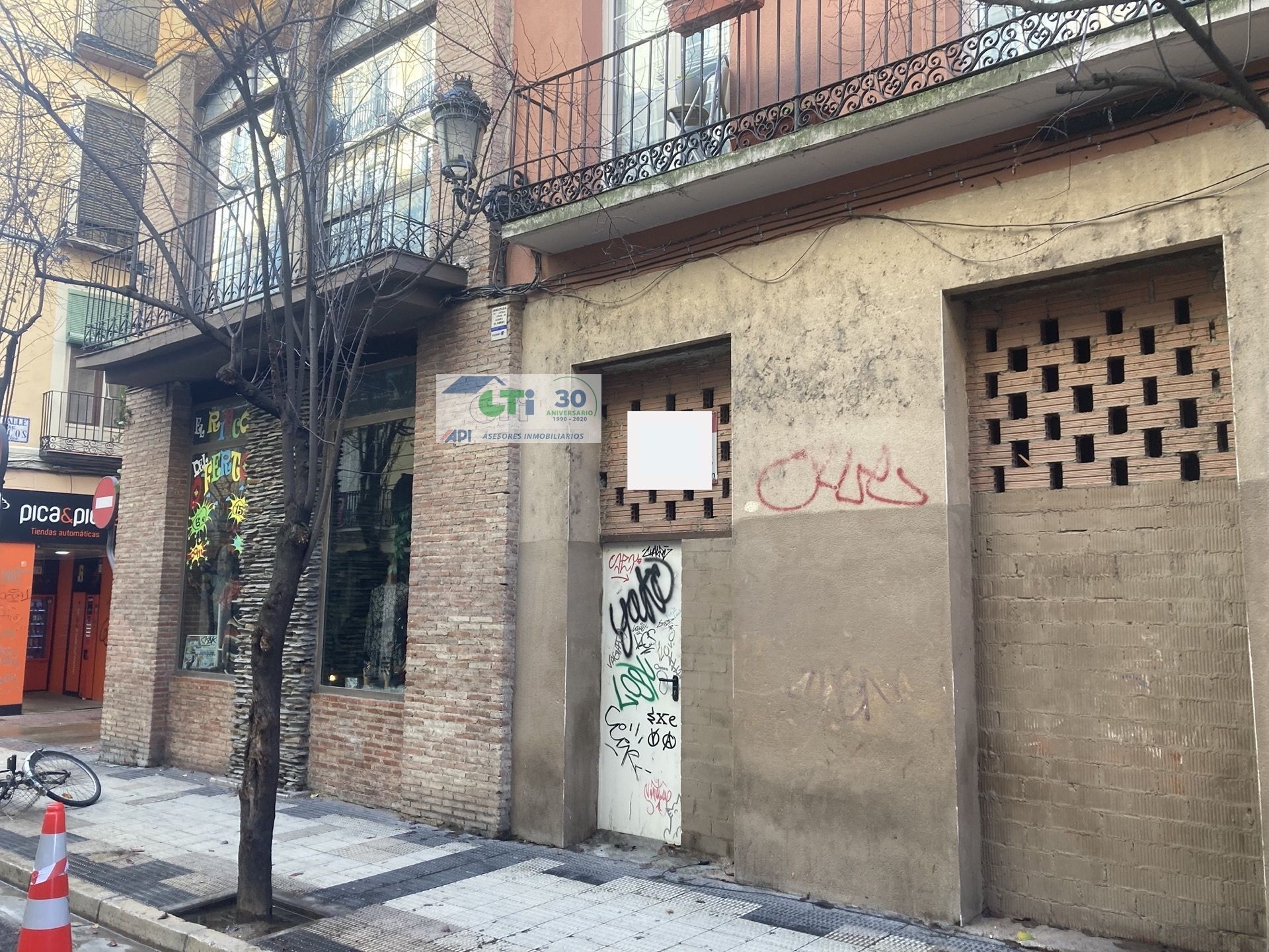 Vista exterior de Local en venta en  Zaragoza Capital
