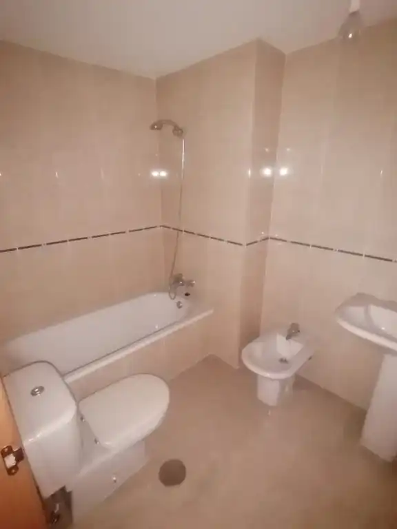 Bany de Pis en venda en Gijón  amb Calefacció, Parquet i Terrassa