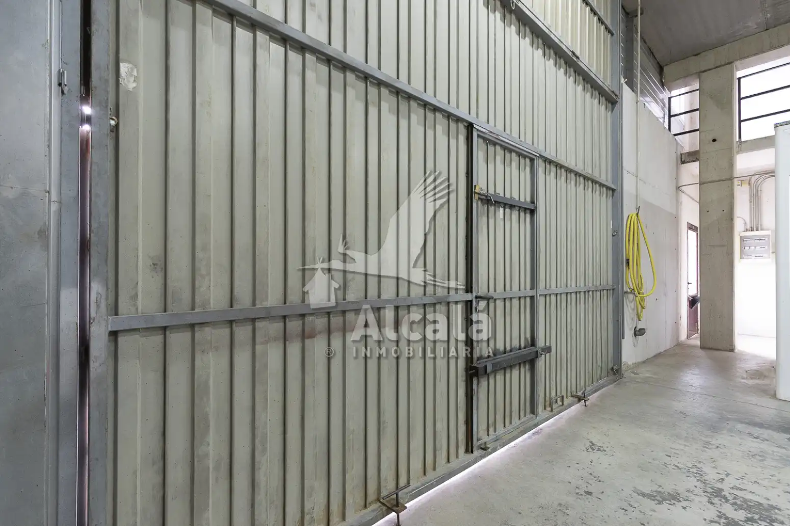 Exterior view of Industrial buildings for sale in Daganzo de Arriba, Madrid