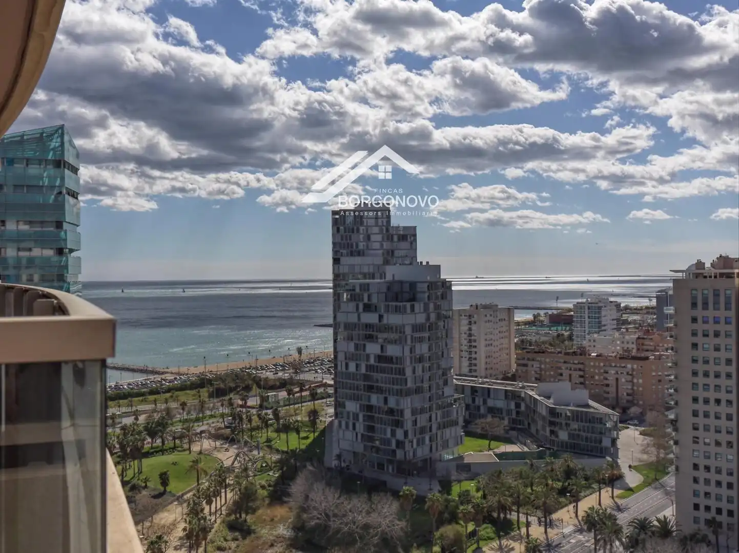 Wohnung zum Verkauf in Barcelona mit Klimaanlage, Heizung und Terrasse