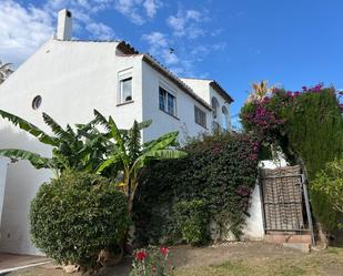 Casa adosada en venda a Estepona