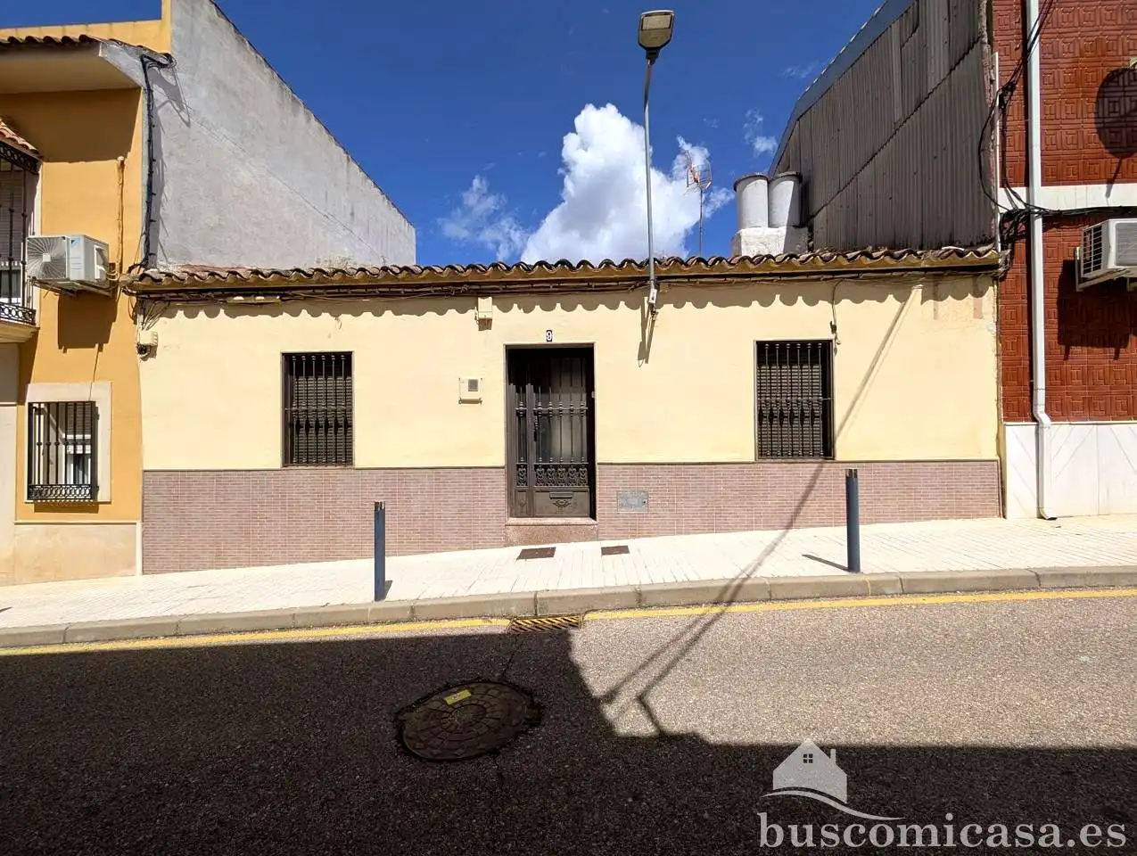 Vista exterior de Casa o xalet en venda en Linares amb Terrassa i Traster