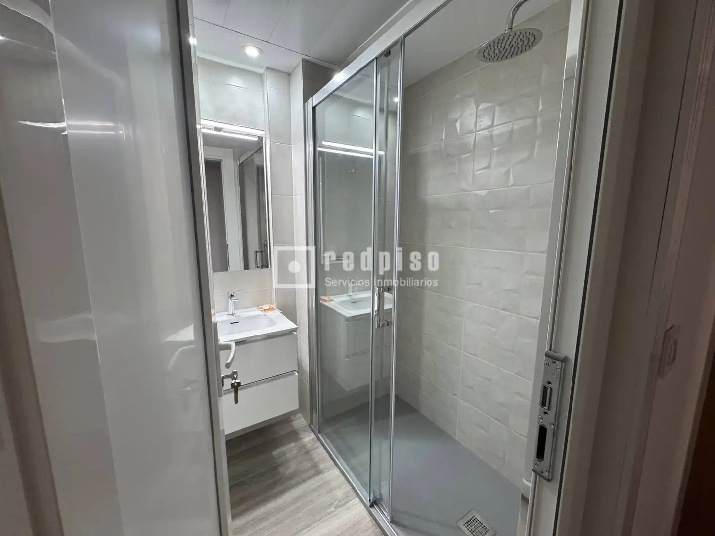 Bathroom of Flat for rent in Valencia  with Air Conditioner, Heating and Private garden