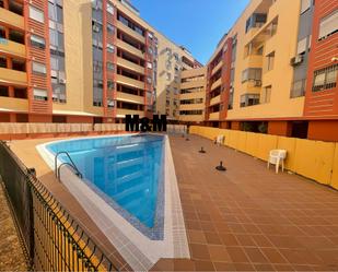 Piscina de Pis de lloguer en  Sevilla Capital amb Aire condicionat