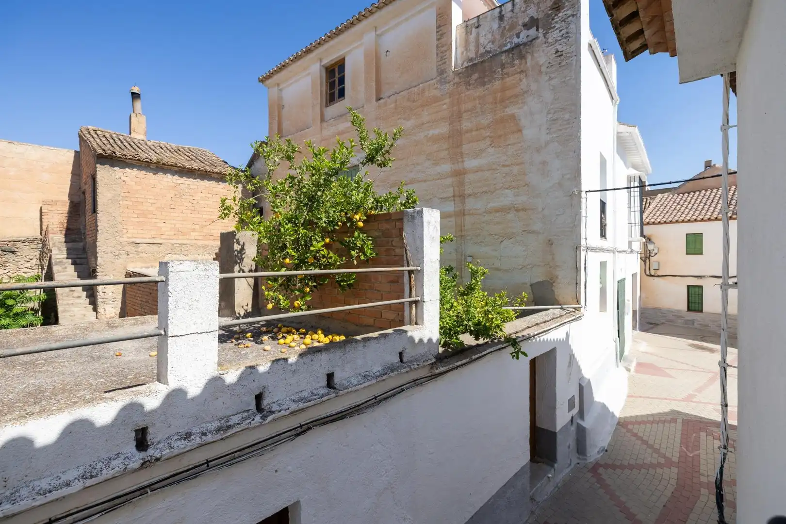Vista exterior de Casa adosada en venda en Lecrín amb Terrassa, Traster i Balcó