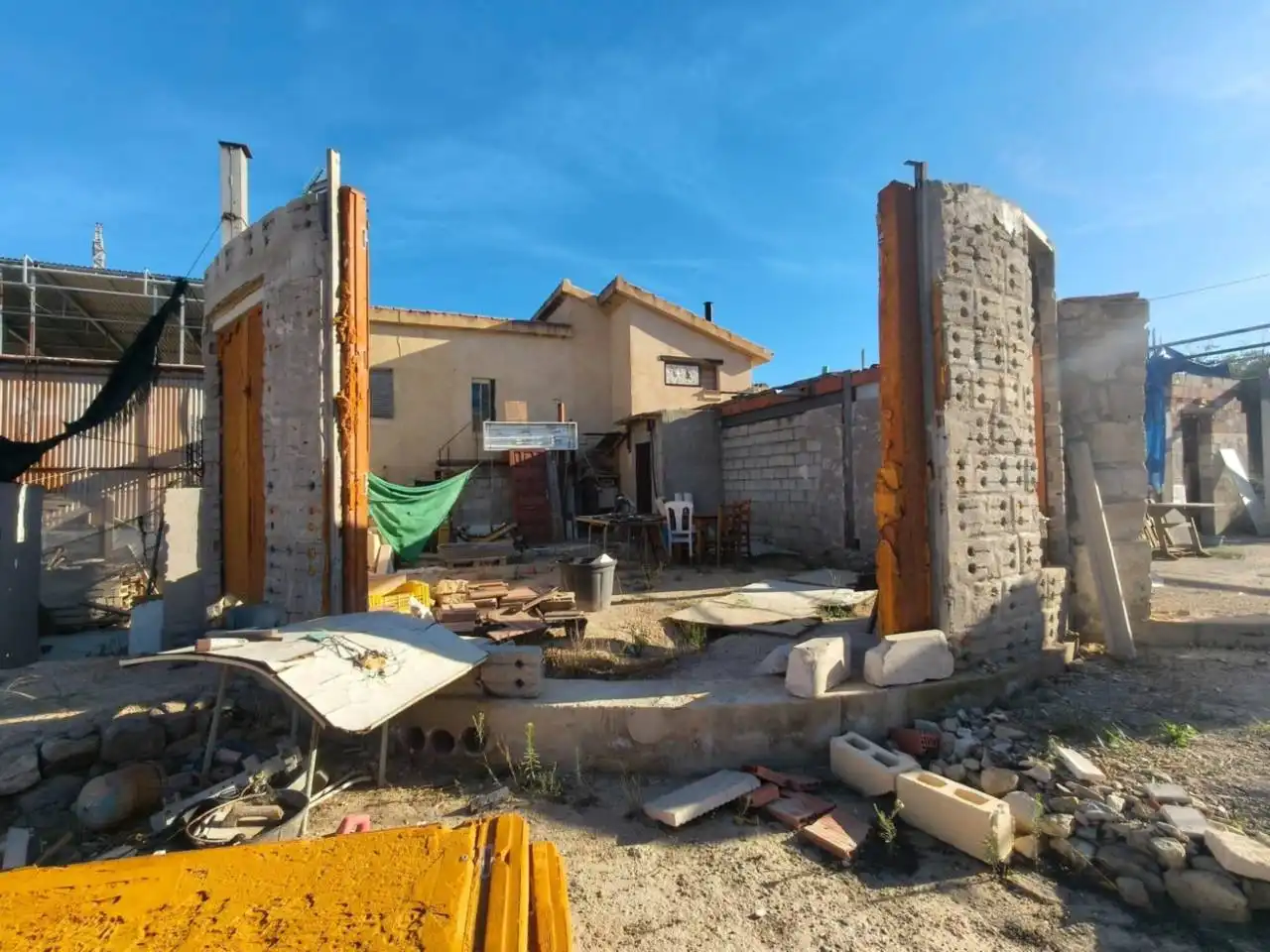 Vista exterior de Casa o xalet en venda en Alicante / Alacant amb Jardí privat