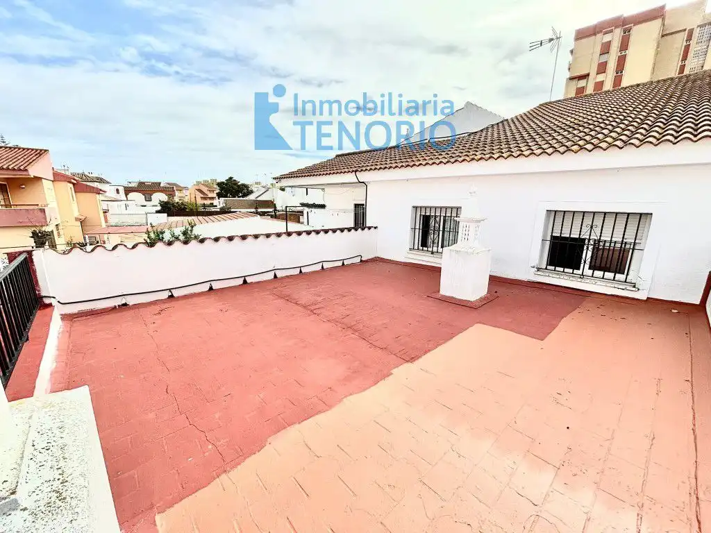 Vista exterior de Casa o xalet en venda en La Antilla amb Terrassa i Traster