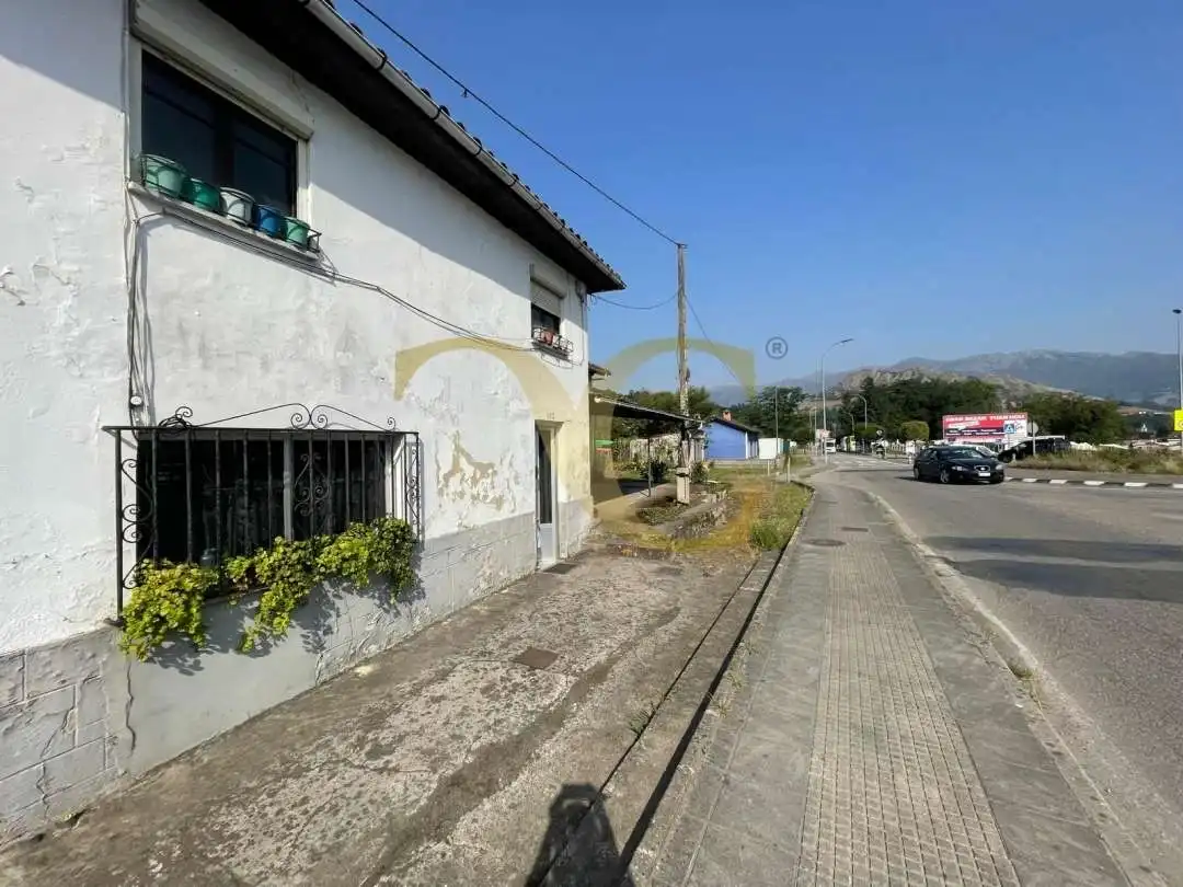 Vista exterior de Casa o xalet en venda en Parres amb Calefacció, Jardí privat i Traster