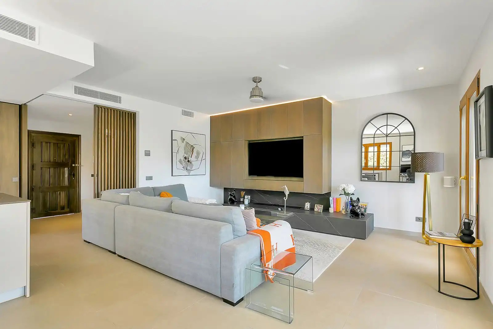 Wohnzimmer von Einfamilien-Reihenhaus zum Verkauf in Estepona mit Privatgarten, Terrasse und Möbliert