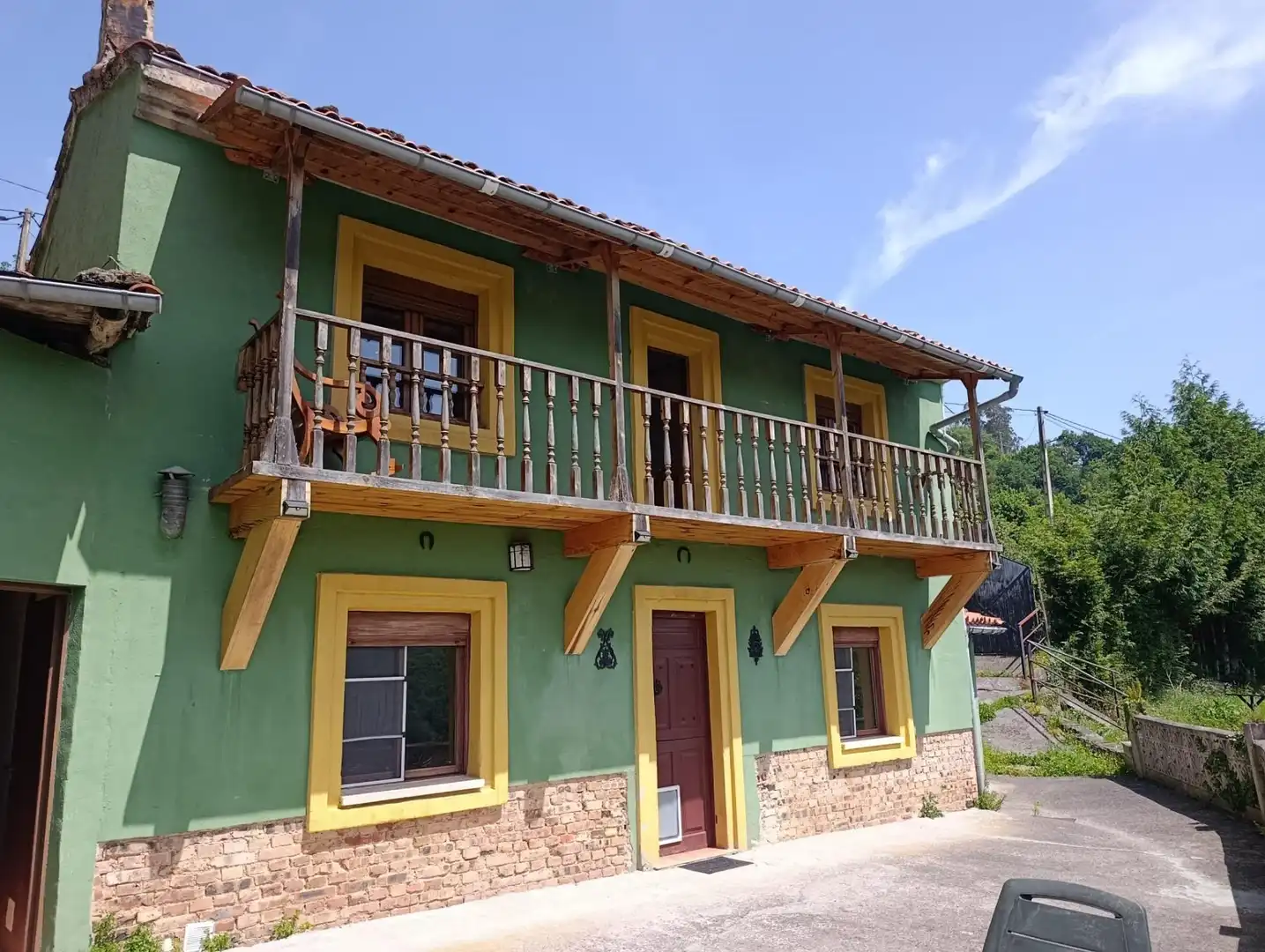 Außenansicht von Country house zum Verkauf in San Martín del Rey Aurelio mit Balkon