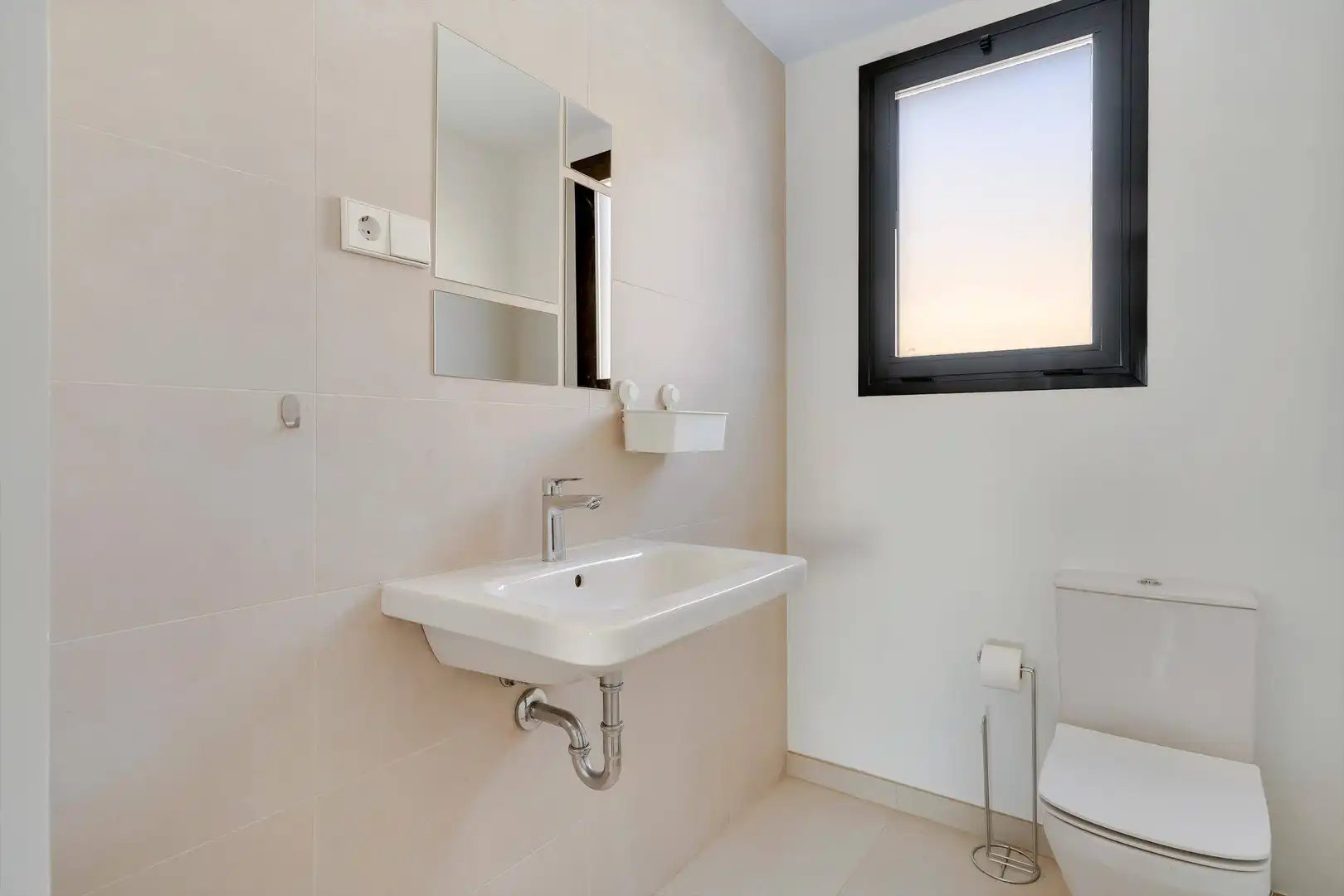 Bany de Apartament en venda en Fuengirola amb Aire condicionat, Jardí privat i Terrassa