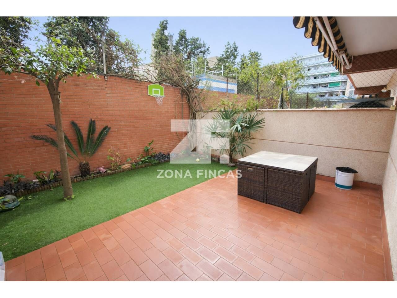 Jardí de Pis en venda en Santa Coloma de Gramenet amb Aire condicionat, Calefacció i Parquet