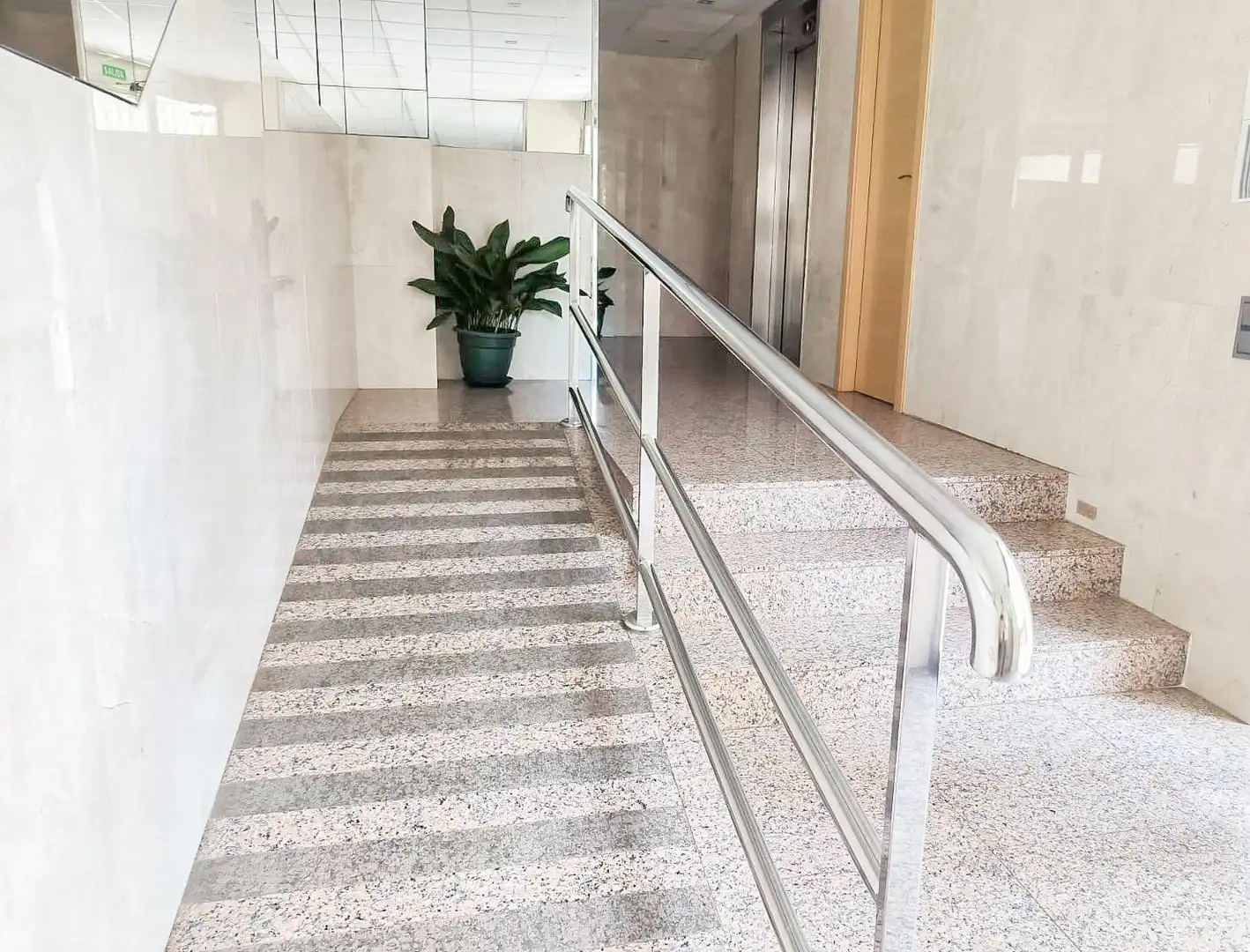 Wohnung zum Verkauf in Benidorm mit Klimaanlage, Parkett und Terrasse