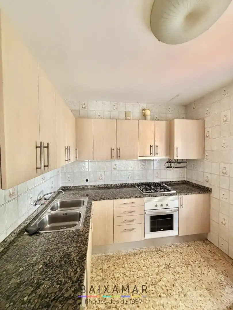 Cuina de Casa o xalet en venda en Cubelles amb Calefacció, Jardí privat i Forn