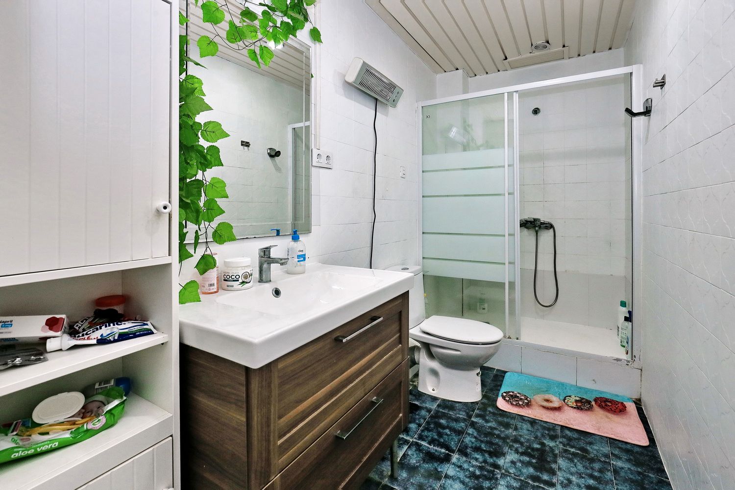 Bathroom of Flat for sale in  Barcelona Capital  with Oven and Alarm