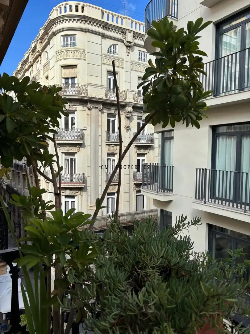 Außenansicht von Wohnung zur Miete in Valencia mit Klimaanlage, Heizung und Parkett