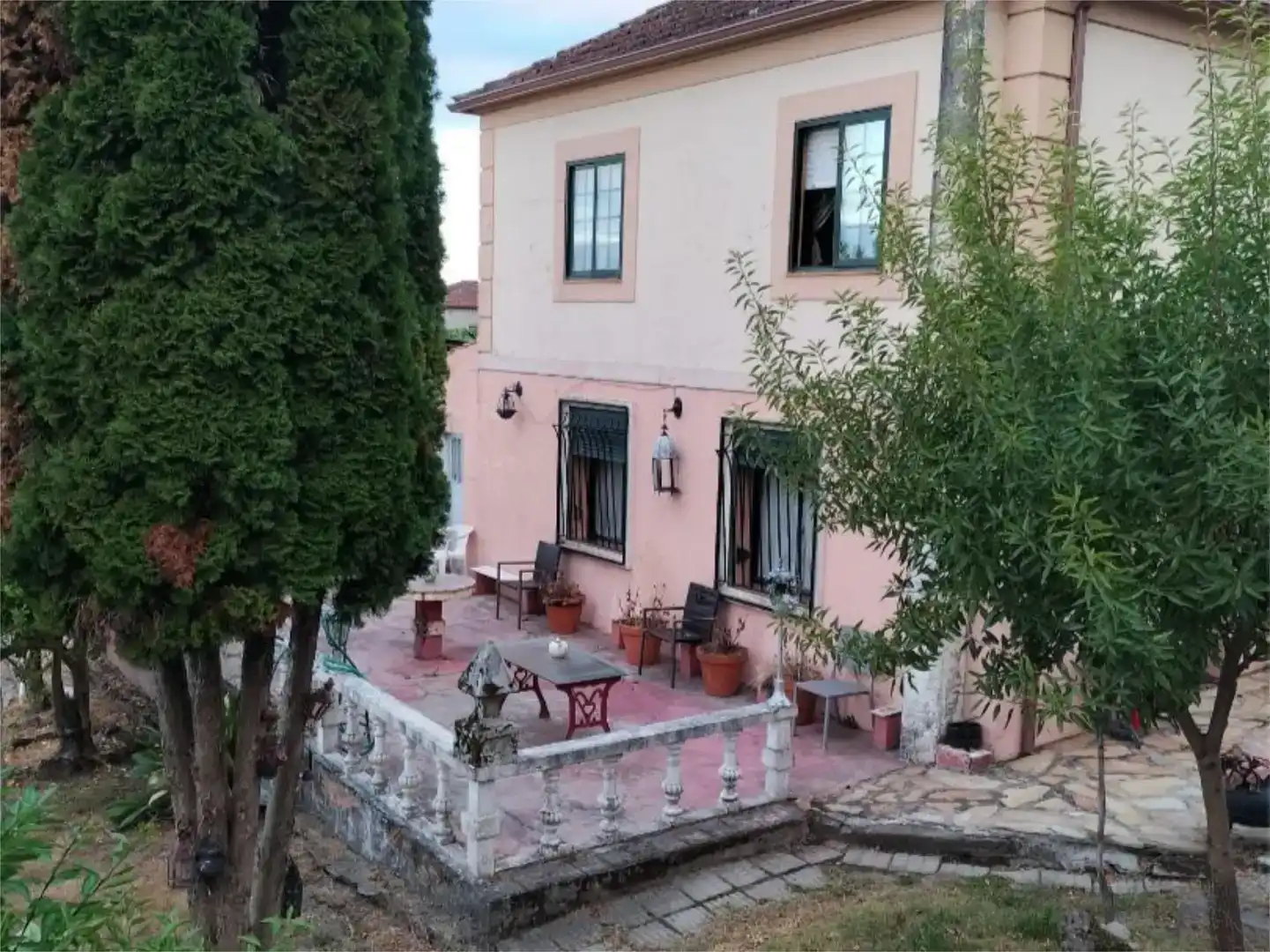 Vista exterior de Casa o xalet en venda en Coles amb Balcó