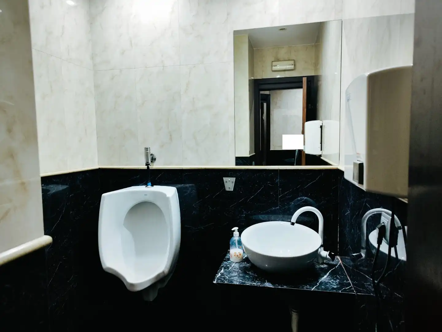 Business premises for transfer in Sant Andreu, imagen 11