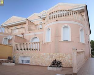 Vista exterior de Casa adosada en venda en Benidorm amb Jardí privat, Terrassa i Traster