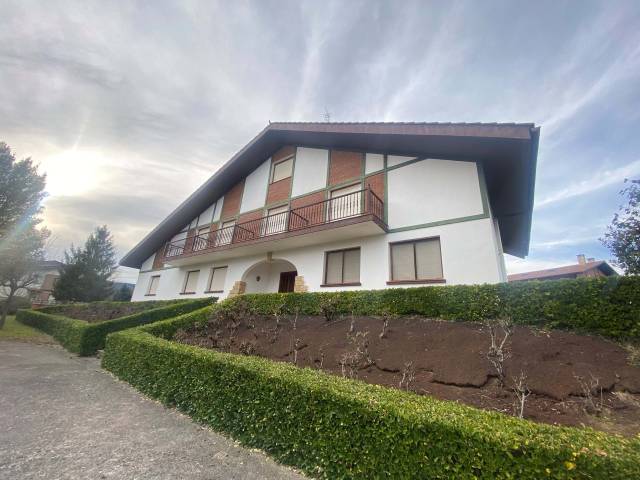 Casa-chalet en Venta en Carretera Asua-Erletxeta  bajo en Larrabetzu