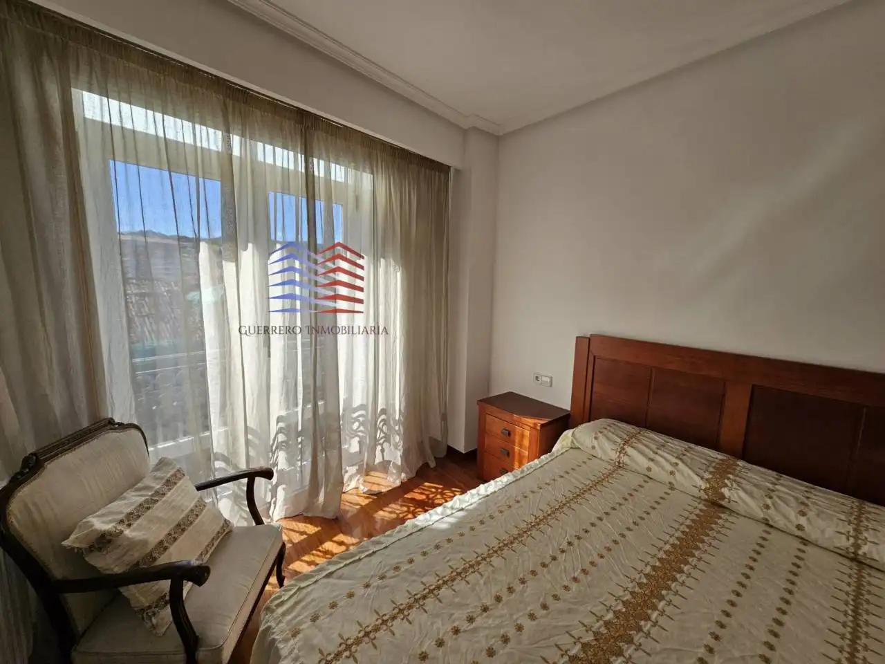 Dormitori de Pis de lloguer en Ourense Capital  amb Calefacció, Parquet i Traster