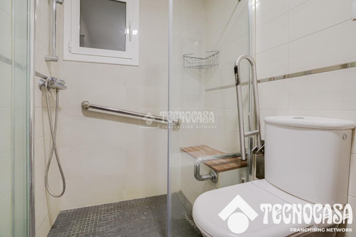 Baño de Piso en venta en Ripollet con Aire acondicionado