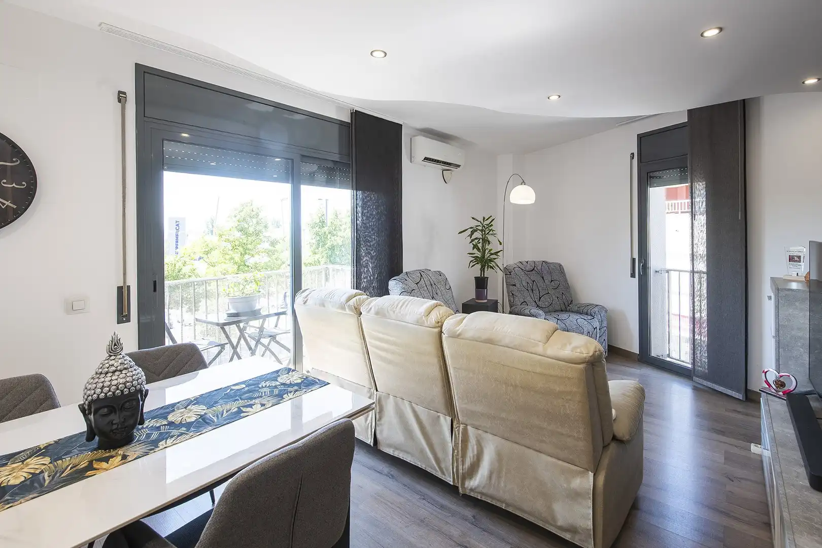 Sala de estar de Piso en venta en Banyoles con Calefacción, Trastero y Balcón