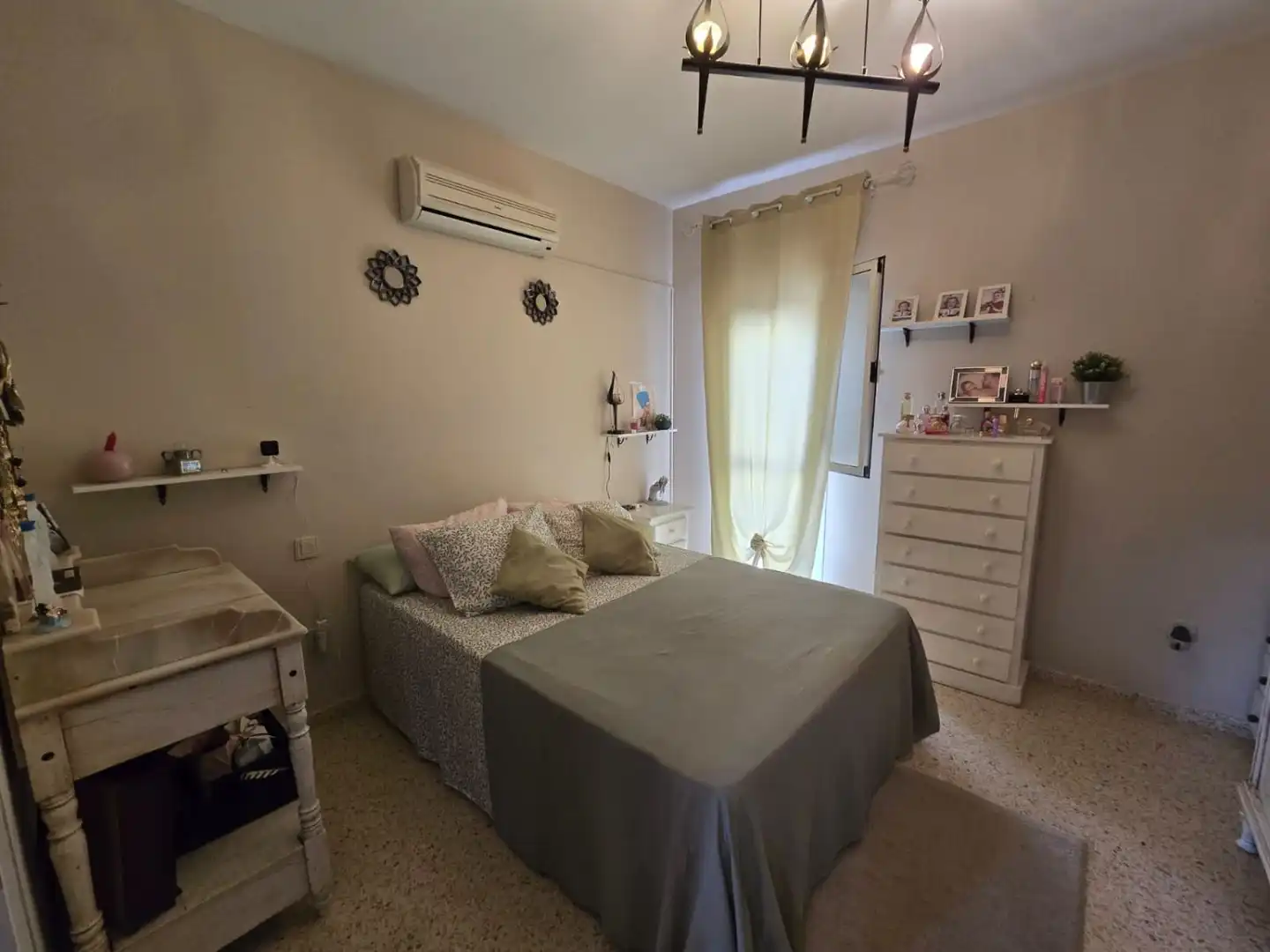 Dormitori de Casa o xalet en venda en Alcalá de Guadaira amb Terrassa i Traster